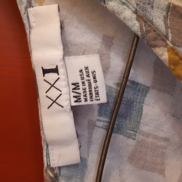 XXI (forever 21?) ruched top medium - Picture 4 of 4